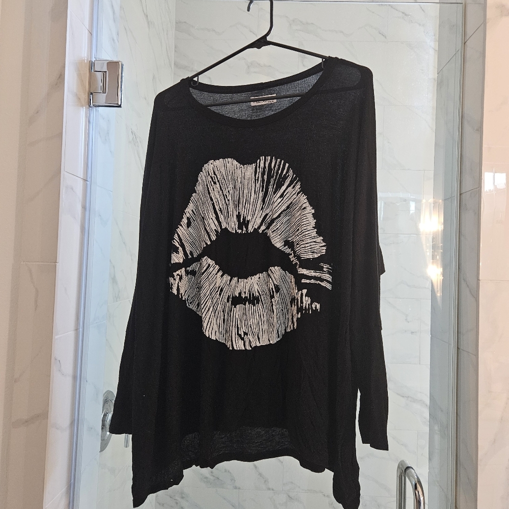 Lauren Moshi Black Graphic Lip Print Women's Top RARE